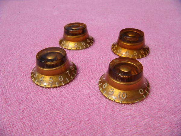 VintageCheckout > 50''s Amber Bonner knobs photo